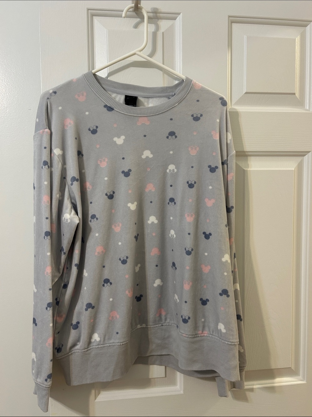 Disney Light Gray Pajama Set with Pink, White & Navy Mouse Motifs - Picture 6 of 6